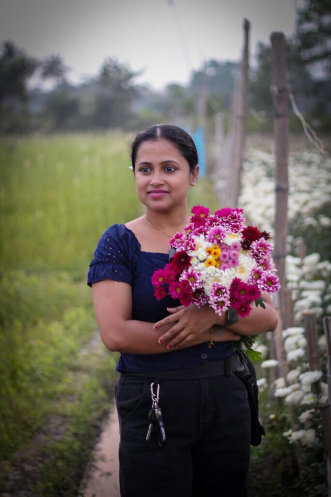 দীপ্তর নিজস্ব জগৎ এবং অন্তর্নীলার উপস্থিতি